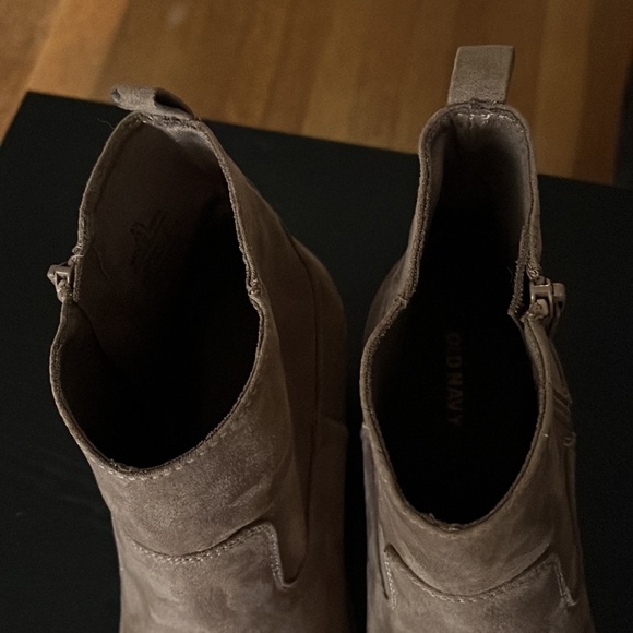 Old navy booties - size 8.5 - tried on but not worn - Picture 4 of 5